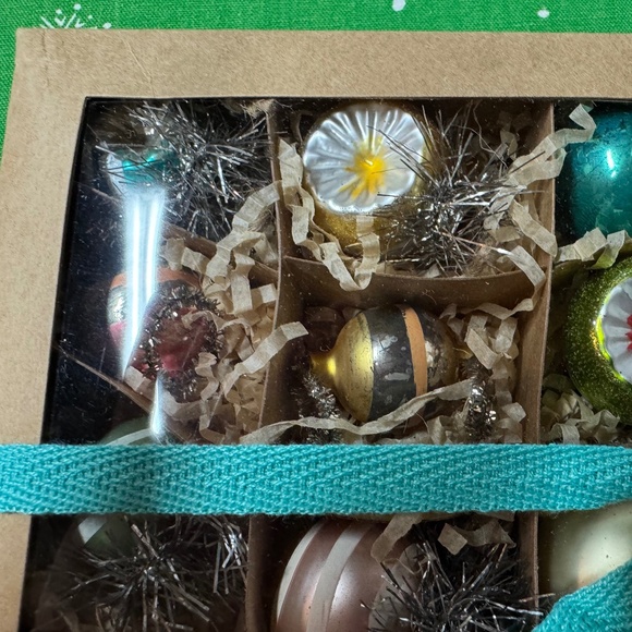 Glitterville Set of boxed ornaments-20 ornament- NWT-sold at Anthropologie - Picture 2 of 8